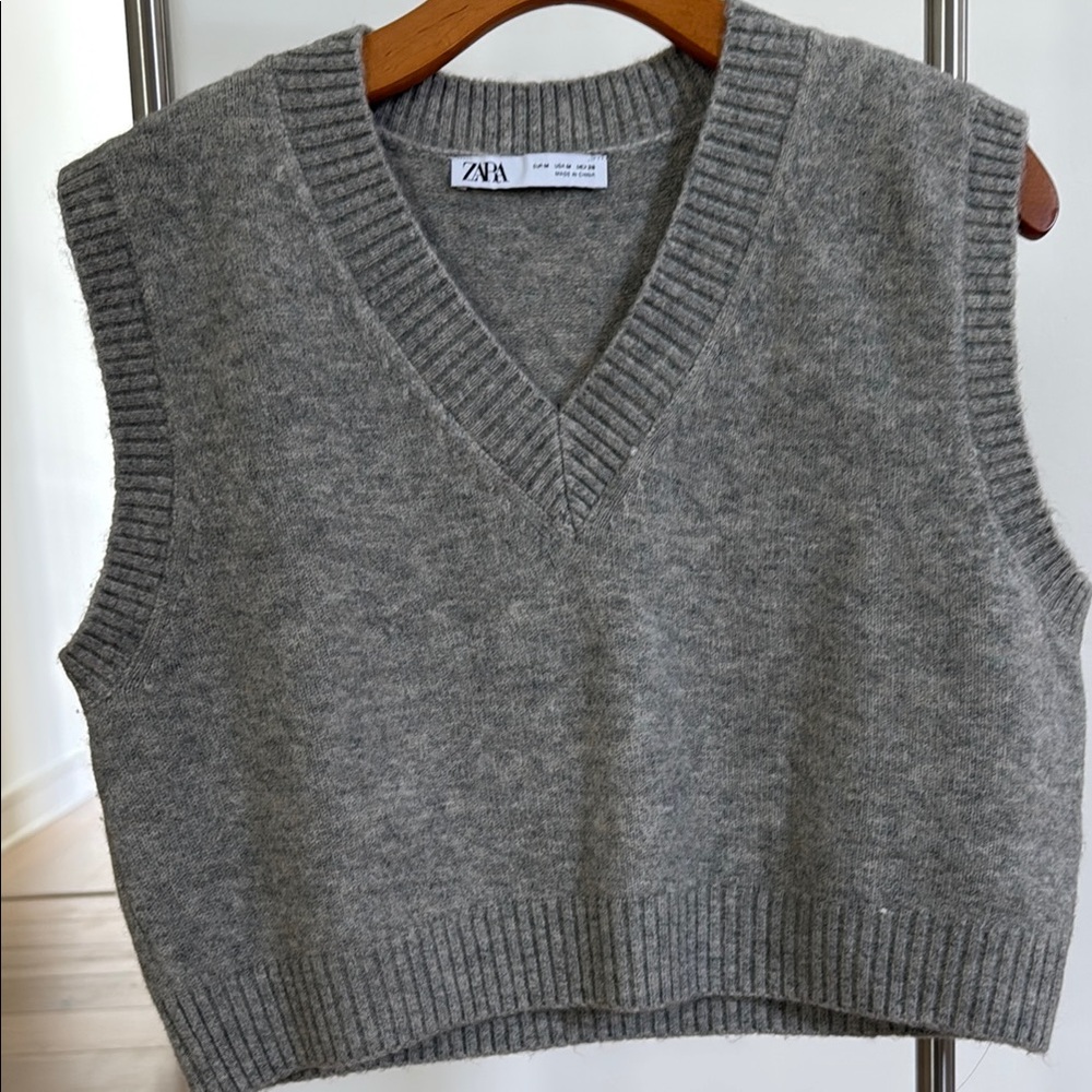 Zara Women's V-Neck Sweater Vest in Heather Gray